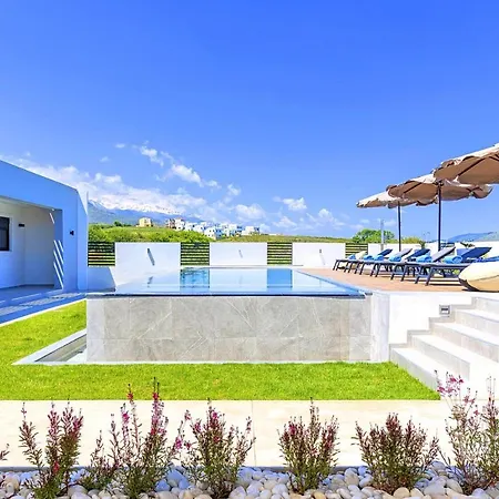 Villa Solaris Heated Pool & Jacuzzi